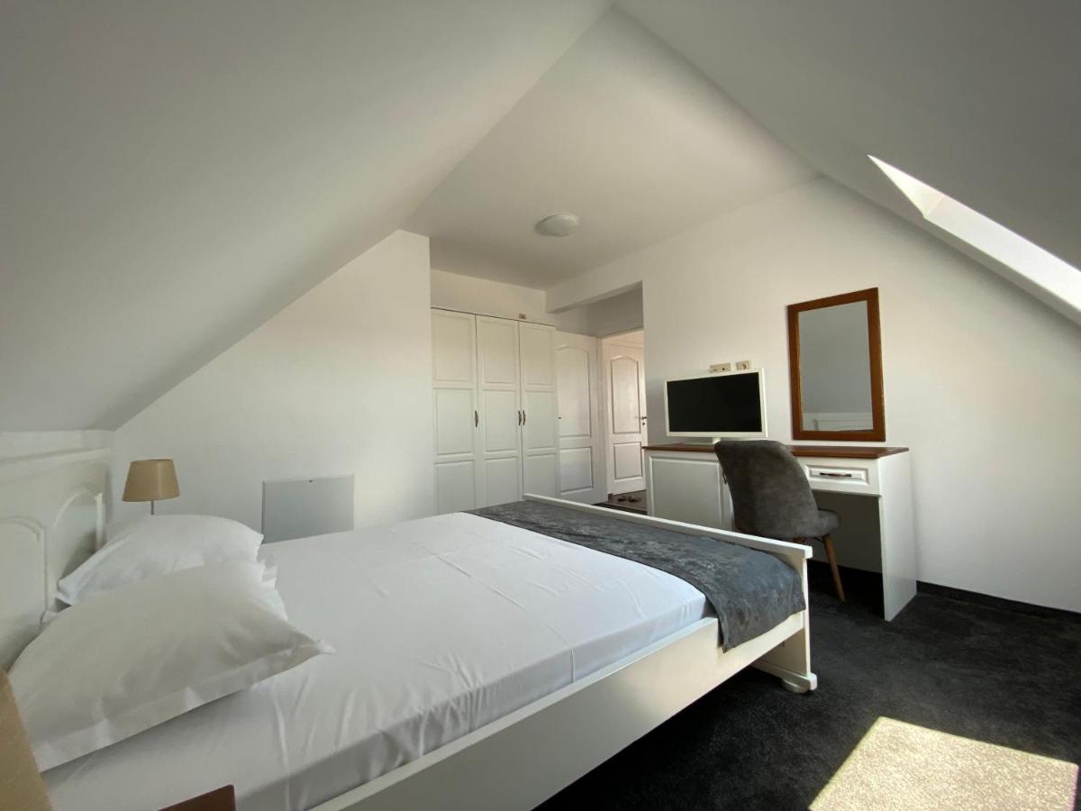 Villa Aqua Family Hotel Burgasz Kültér fotó